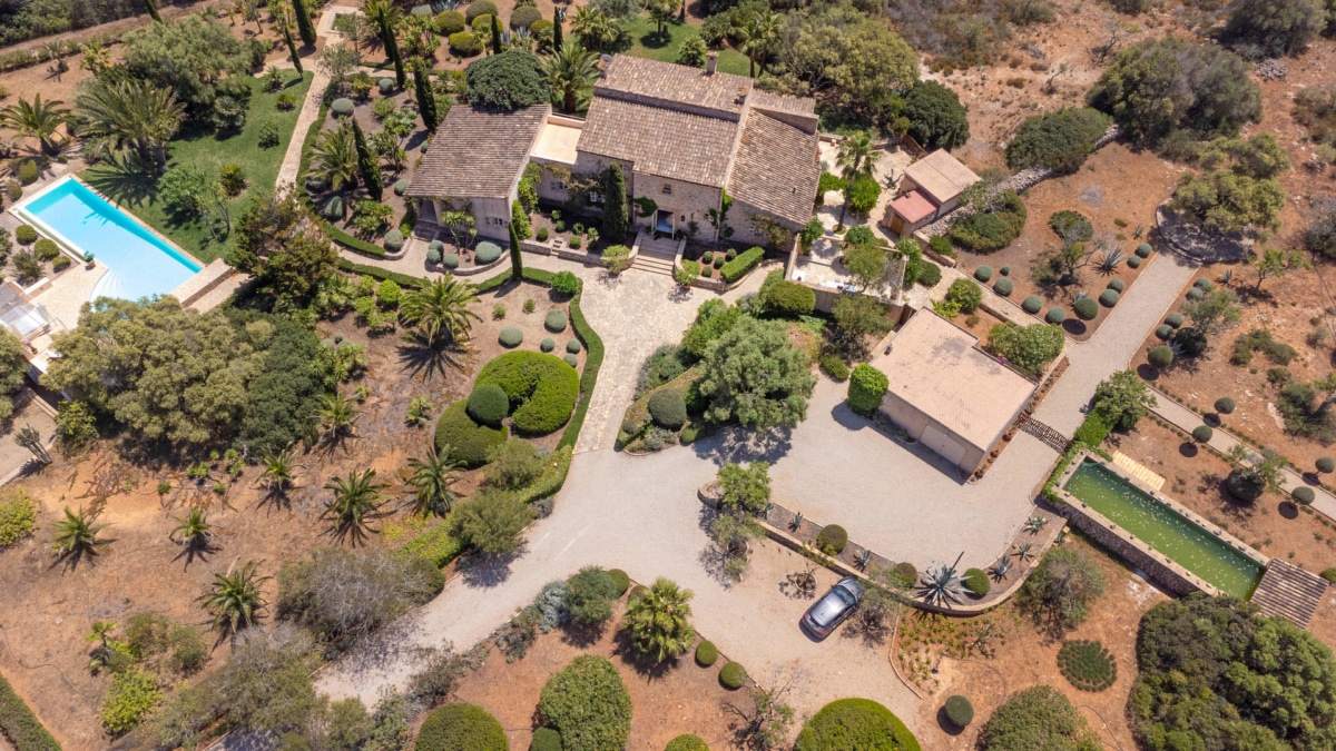 Mediterranes Fincaanwesen im traditionellen Stil mit großem Pool in ruhiger Lage nahe S'Horta