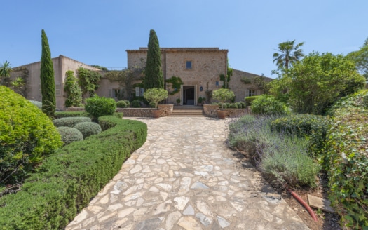 Mediterranes Fincaanwesen im traditionellen Stil mit großem Pool in ruhiger Lage nahe S'Horta