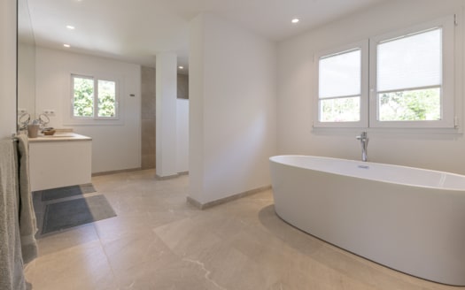 V-4024 Bendinat Renoviertes Haus mit Pool und 4 Schlafzimmern in der exklusiven Gegend von Bendinat