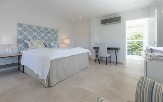 V-4024 Bendinat Renoviertes Haus mit Pool und 4 Schlafzimmern in der exklusiven Gegend von Bendinat