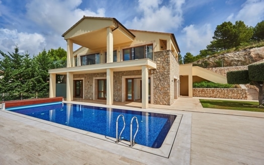 V-2078 Imposante Villa mit Ferienvermietungslizenz und Blick über das Tal sowie den Golfplatz von Canyamel