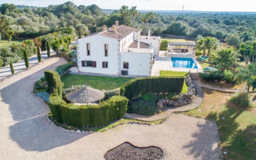V-2682 Imposante, mediterrane Villa mit großer Pool Landschaft und Weit-Meerblick in S'Aranjassa, nah zu Palma