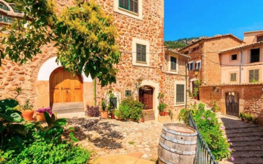 D-4584-96 Renoviertes Naturstein Stadthaus mit Pool und herrlichem Blick auf das Tramuntana-Gebirge in Fornalutx
