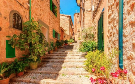 D-4584-96 Renoviertes Naturstein Stadthaus mit Pool und herrlichem Blick auf das Tramuntana-Gebirge in Fornalutx