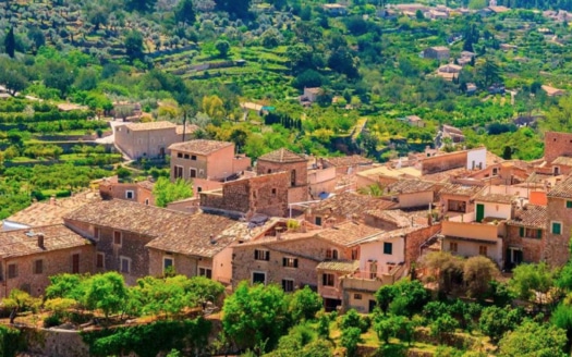 D-4584-96 Renoviertes Naturstein Stadthaus mit Pool und herrlichem Blick auf das Tramuntana-Gebirge in Fornalutx