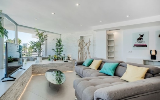 A-4691 Renoviertes Luxus Apartment in 1. Meereslinie mit  fantastischem Rundum Ausblick  4