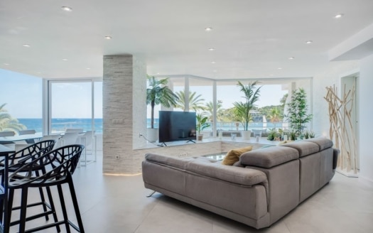 A-4691 Renoviertes Luxus Apartment in 1. Meereslinie mit  fantastischem Rundum Ausblick  3