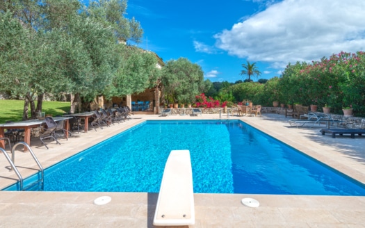 F-2301 Finca mit drei Gästehäusern mit großer Pool-Landschaft und Ferienvermietungslizenz in Cala San Vicente