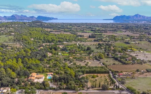 F-2804 Charmante Finca in der Nähe vom Golfplatz Pollensa mit Tourismuslizenz, großem Garten und Pool