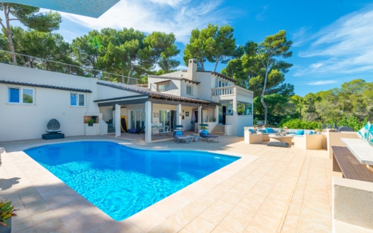 4552 Villa with pool, sea view and a lot of potential in quiet area of Sol de Mallorca12