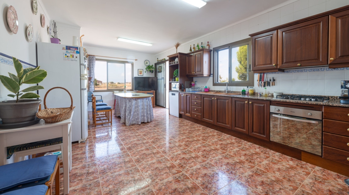 4856 Partly renovated country house in Ses Salines, with absolute privacy, dista
