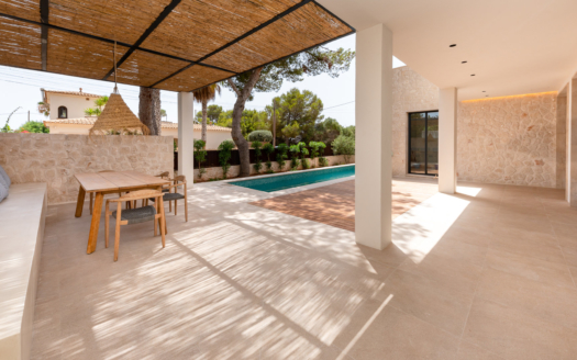 4932 ERSTBEZUG! Elegante Neubau Villa in Santanyi nah zum Strand mit großer Pool Terrasse