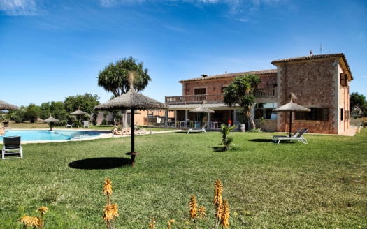 5030 Herrschaftliche Naturstein Finca in Llucmajor mit großem Garten & Pool und Ferienvermietungslizenz!