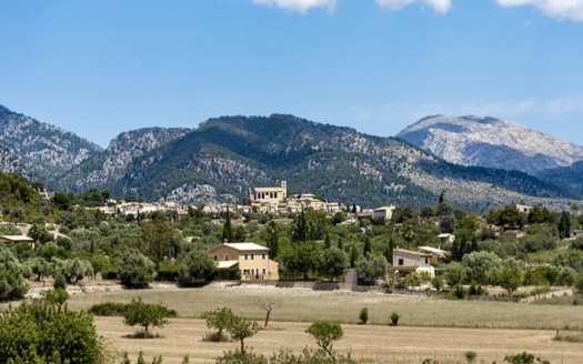 F-3384 Exklusive Neubau Finca in Selva, im Herzen des schönsten Landstrichs Mallorcas