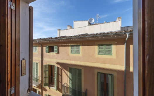 5013 INVESTITION! Apartment in Palma Altstadt mit viel Potenzial um es zu einem wahren Juwel zu gestalten 2