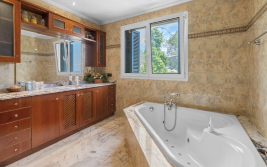 5037 Imposante, mediterrane Villa in Cas Catala, in ruhiger Lage mit großem Pool und Teil-Meerblick 17