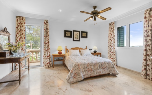 5037 Imposante, mediterrane Villa in Cas Catala, in ruhiger Lage mit großem Pool und Teil-Meerblick 15