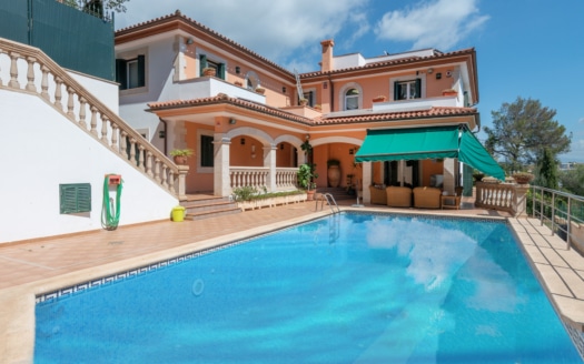 5037 Imposante, mediterrane Villa in Cas Catala, in ruhiger Lage mit großem Pool und Teil-Meerblick 4