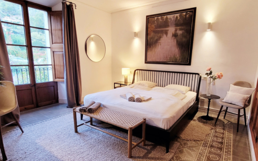 4877 Impressive historic villa in Sóller with tourist license,  large garden and