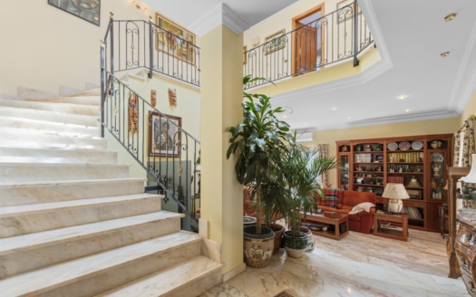 5037 Imposante, mediterrane Villa in Cas Catala, in ruhiger Lage mit großem Pool und Teil-Meerblick 9
