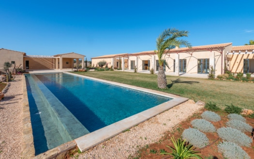 F-4456 Beeindruckende Finca in Campos nach altem Bau-Recht konstruiert mit enormen Pool und Privatsphäre