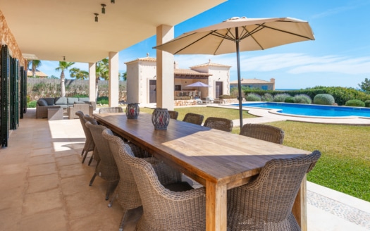 V-4324-69 Luxus-Villa im Finca-Stil mit Meerblick, Ferienvermietungslizenz und fußläufig zum Strand in Cala Murada