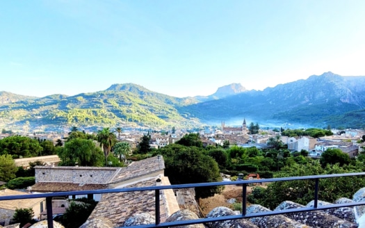 4877 Impressive historic villa in Sóller with tourist license,  large garden and