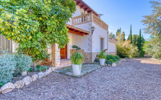 4938 Country house on large plot near Esporles with pool and stunning mountain views 1