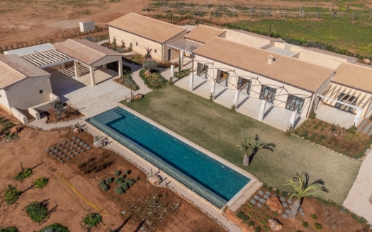 F-4456 Beeindruckende Finca in Campos nach altem Bau-Recht konstruiert mit enormen Pool und Privatsphäre