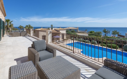 V-4324-69 Luxus-Villa im Finca-Stil mit Meerblick, Ferienvermietungslizenz und fußläufig zum Strand in Cala Murada