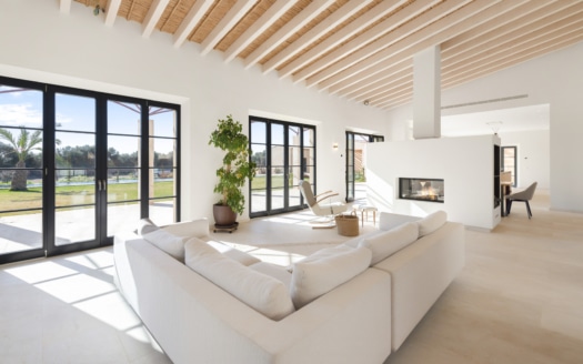 F-4456 Beeindruckende Finca in Campos nach altem Bau-Recht konstruiert mit enormen Pool und Privatsphäre