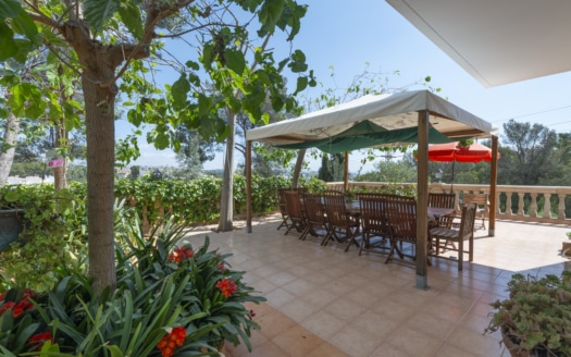 5037 Imposante, mediterrane Villa in Cas Catala, in ruhiger Lage mit großem Pool und Teil-Meerblick 5