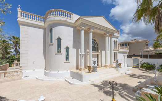 5059 Außergewöhnliche Villa in Badia Blava mit großer Pool Terrasse und eleganter Ausstattung 12