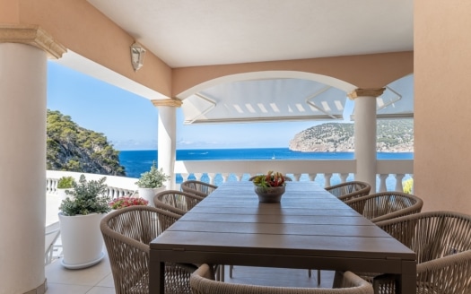 V-4761 Beeindruckende, mediterrane Villa in Camp de Mar mit traumhaftem Meerblick