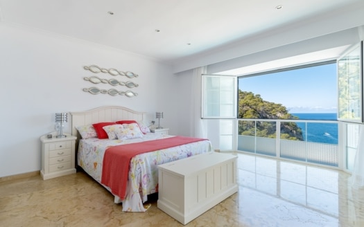 V-4761 Beeindruckende, mediterrane Villa in Camp de Mar mit traumhaftem Meerblick