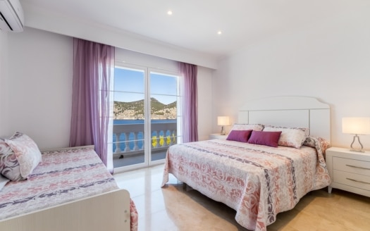 V-4761 Beeindruckende, mediterrane Villa in Camp de Mar mit traumhaftem Meerblick