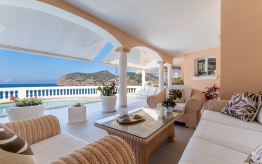 V-4761 Beeindruckende, mediterrane Villa in Camp de Mar mit traumhaftem Meerblick