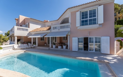 V-4761 Beeindruckende, mediterrane Villa in Camp de Mar mit traumhaftem Meerblick