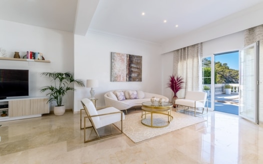 V-4761 Beeindruckende, mediterrane Villa in Camp de Mar mit traumhaftem Meerblick