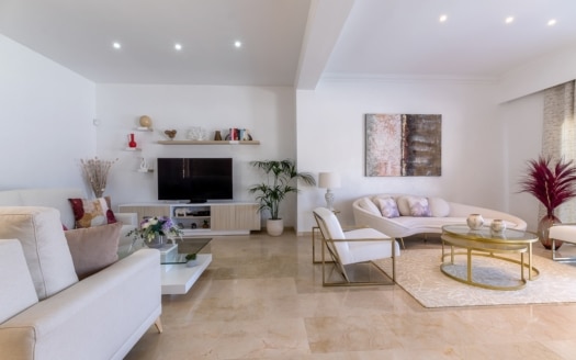 V-4761 Beeindruckende, mediterrane Villa in Camp de Mar mit traumhaftem Meerblick