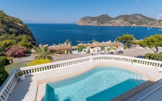 V-4761 Beeindruckende, mediterrane Villa in Camp de Mar mit traumhaftem Meerblick