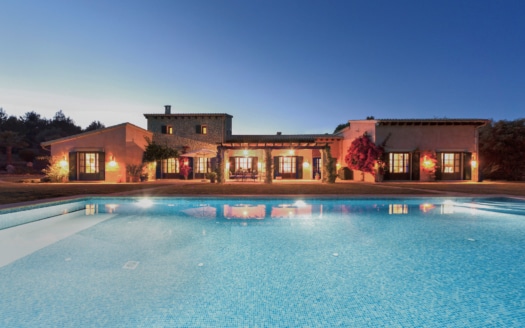 F-842 Imposante Finca in Calvia mit Gästehaus, Pool, Pferdekoppel und Privatsphäre