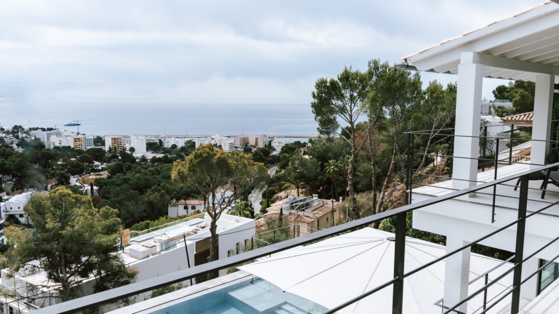 V-4715 Villa in Costa den Blanes mit elegantem, klaren Design und fantastischem Meerblick