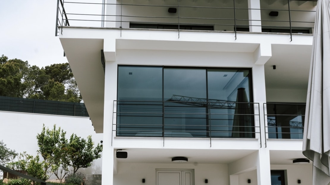 V-4715 Villa in Costa den Blanes mit elegantem, klaren Design und fantastischem Meerblick 2