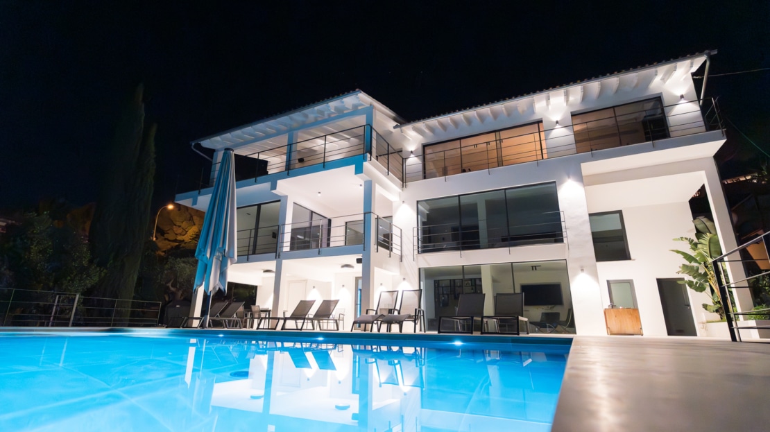 V-4715 Villa in Costa den Blanes mit elegantem, klaren Design und fantastischem Meerblick
