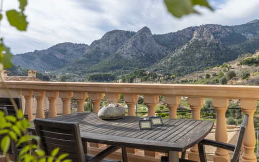 D-4819 Bunyola: Stadthaus mit Pool, Garten & Panoramablick – Ihr Tor zur Tramuntana