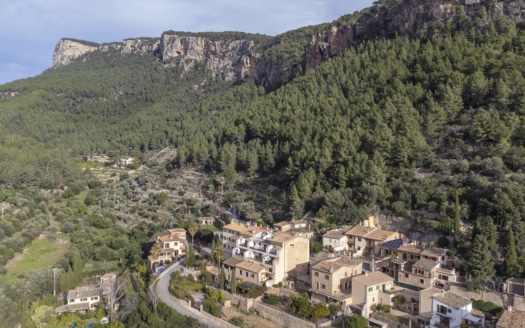 D-4819 Bunyola: Stadthaus mit Pool, Garten & Panoramablick – Ihr Tor zur Tramuntana