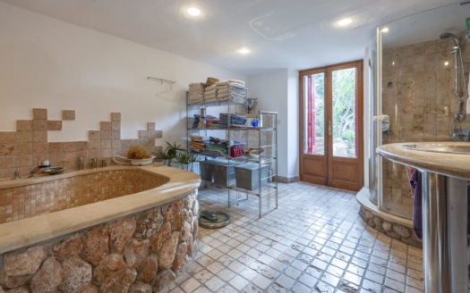 D-4819 Bunyola: Stadthaus mit Pool, Garten & Panoramablick – Ihr Tor zur Tramuntana
