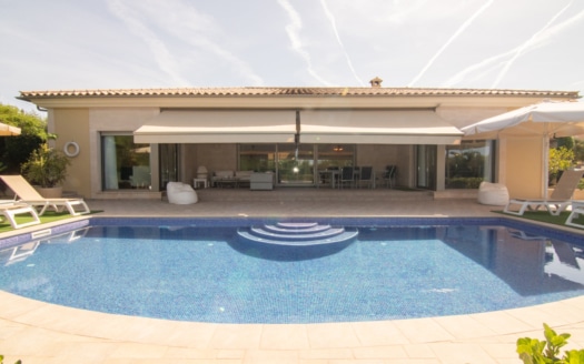 V-4461 Villa mit großer Pool-Terrasse und Ferienvermietungslizenz in Marratxi, nah zu Palma