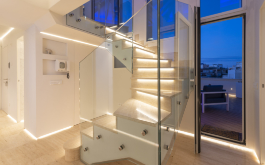 P-3864 Designer Duplex Penthouse in Palma mit gr. Terrasse, beeindruckendem Lichtdesign und Meerblick